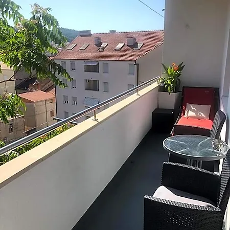 Sandra With Balcony Hotel