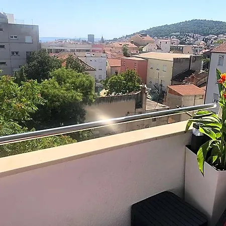 Sandra With Balcony Hotel 3*